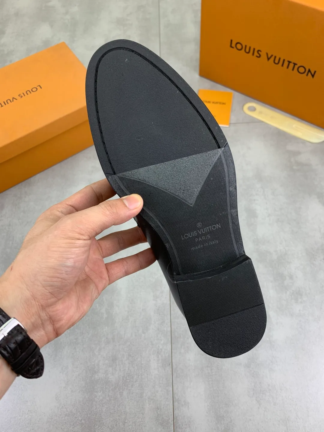 Men's Men's Shoes 💰P420 [New Style] 💰Yangli💎💎💎[Louis Vuitton] LV high-end men's formal business leather shoes, original order 1:1! Original imported calfskin, original metal buckle, imported sheepskin lining for feet, original outsole, men's shoe size: 39-45 (38.46 customized) black optional